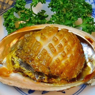 おもてなし／焼き物「アワビ松笠卵黄焼き」